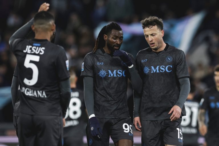 Sunderland make offer for midfielder – Agent trying to sort out player’s future