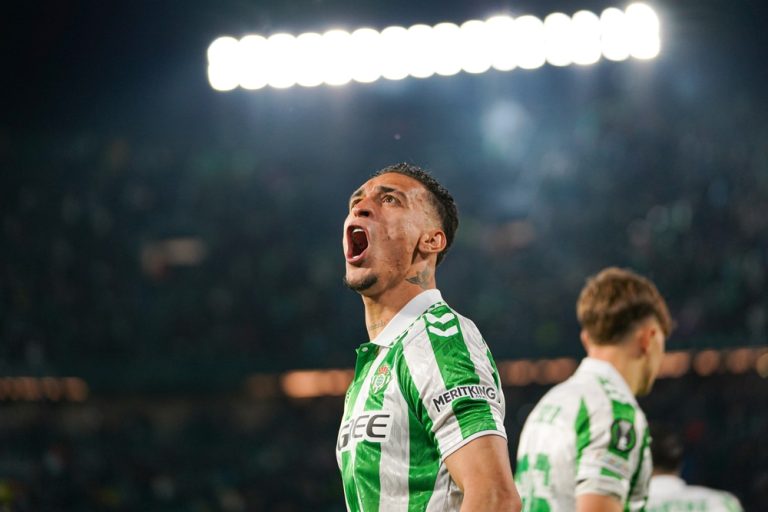 “Didn’t pay that much for no reason” – Player defends what Manchester United paid for him