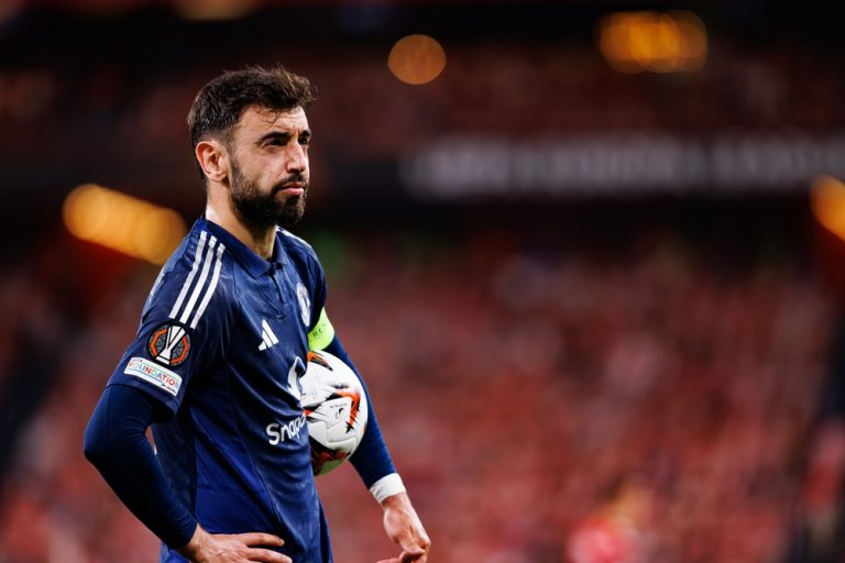 “I think it’s unnecessary” – Bruno Fernandes criticised for Manchester United walk
