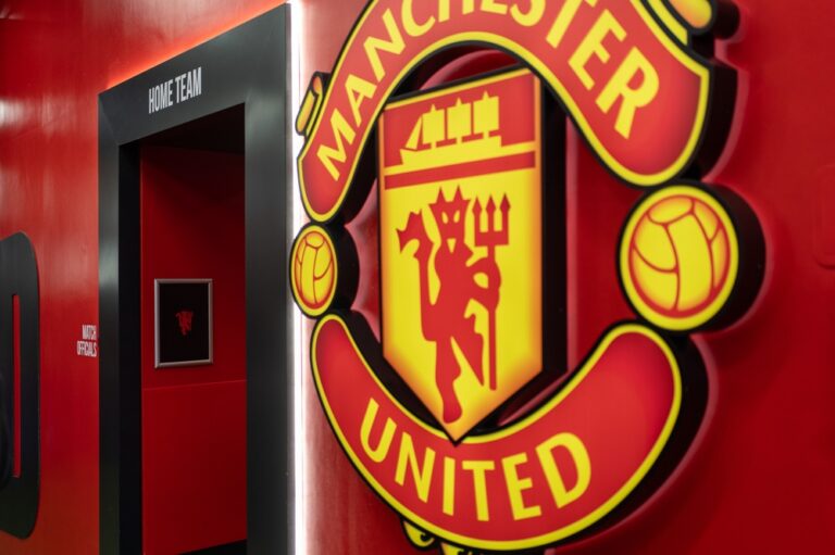 Aston Villa join Manchester United in battle for signing – Player agrees to leave, agent carrying out negotiations