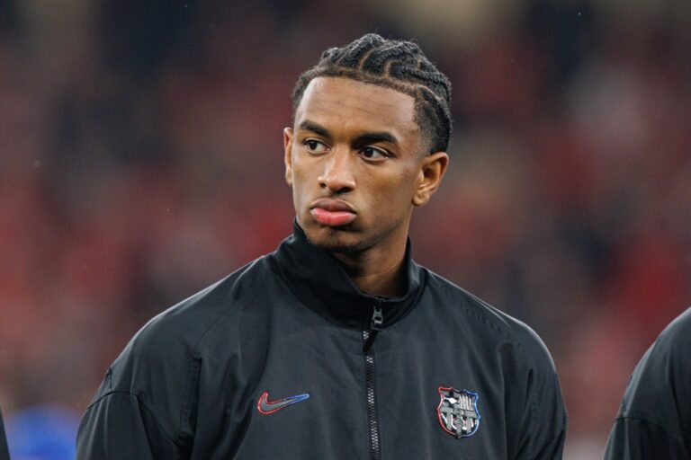 Player in Friday meeting as Manchester United make contact for late signing