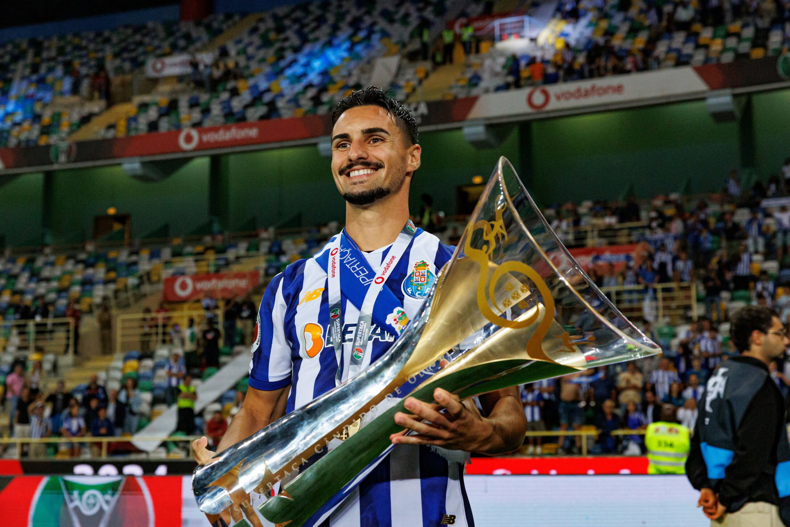 Swansea City are set to sign Stephen Eustáquio from FC Porto