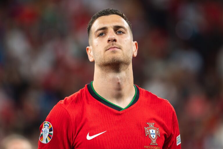 Manchester United star says losing cannot become “the norm” – Sends message after difficult start