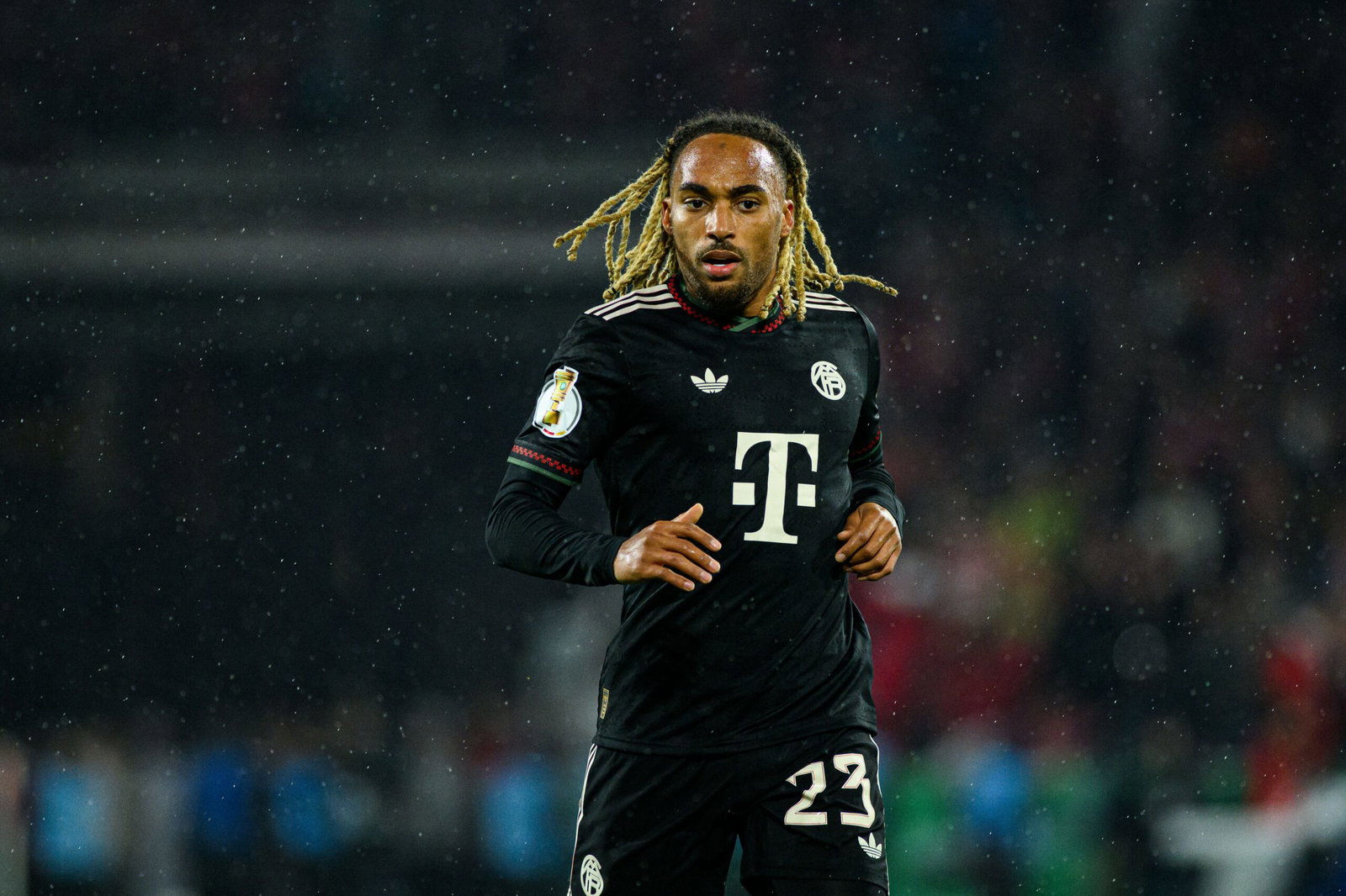Sacha Boey in action for Bayern Munich